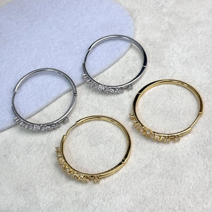 Orecchini a cerchio classici placcati in oro 18K e argento con zirconi micro-incastonati