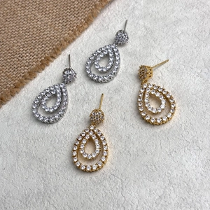 Lussuosi orecchini a goccia placcati oro 18K con pavé di zirconi a forma di pera