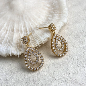 Orecchini di lusso a goccia placcati oro 18K con zirconi su decoro corallo