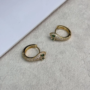 Boucles d'oreilles serpent luxueuses plaquées or 18 carats avec zircon et yeux verts