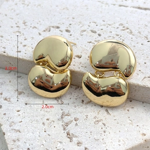 Detail view of double-layered gold pebble earrings with 3.0cm height dimension markings