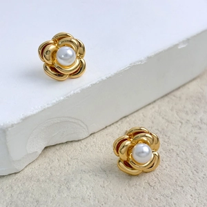 Elegant 18K gold-plated camellia flower stud earrings with a white pearl center