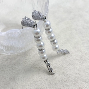 Elegant silver snake earrings with pearls and zircon tassels for stylish women