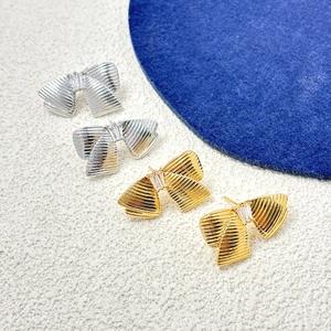 Boucles d'oreilles nœud vintage français avec zircon rectangulaire en or et argent