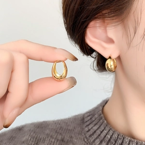 Polished 18K gold-plated chunky teardrop hoop earrings for women in a minimalist style