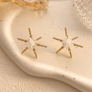 Élégantes boucles d'oreilles tournesol plaquées or 18 carats avec cristaux de zircone