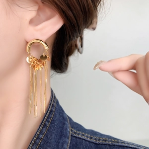 Elegant gold-plated chain tassel earrings with horseshoe ring and sequins for women