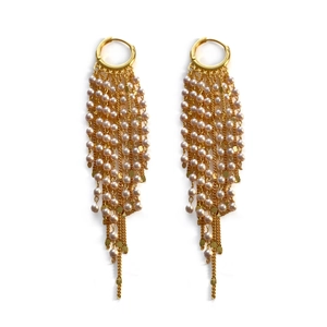 Élégantes boucles d'oreilles longues dorées à glands avec perles pour un look chic