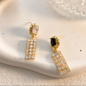 Vintage Court Style Copper Drop Earrings Elegant Black White Zircon Tassel Chain Earrings For Women Banquet Jewelry Accessory