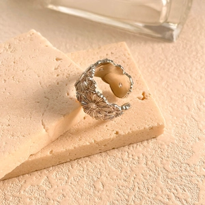Anello aperto vintage in argento con margherite e incisioni floreali per uomo e donna