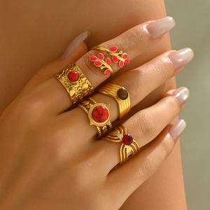 Boho Vintage Finger Rings 18K Gold Plated Stainless Steel Red Stone Adjustable Open Design Hammered Leaf For Women