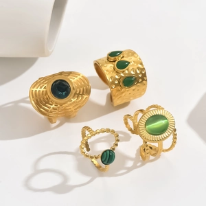 Ensemble de bagues vintage en acier inoxydable doré 18 carats avec malachite et gemmes