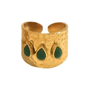 Détails de la bague large plaqué or 18K sertie de trois pierres malachite en forme de goutte