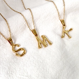 Collier Lettre Initiale Plaqué Or 18K Acier Inoxidable Texture Bambou Pendentif Bijoux Pour Femmes
