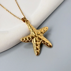 Collier avec pendentif étoile de mer en acier inoxydable doré 18 carats texturé