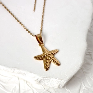 Collier pendentif étoile de mer en acier inoxydable doré 18K sur socle en pierre