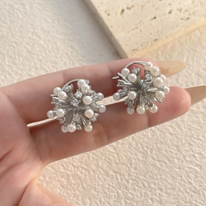 Elegant gold-plated snowflake pearl earrings with sparkling zircon crystals for women