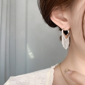 Boucles d'oreilles élégantes cœur à pompons dorés avec longues franges pour femmes