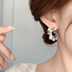 Vintage style brass twisted hoop earrings with white pearls for women elegant jewelry