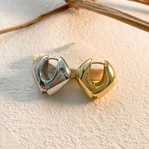 Créoles Épaisses 18K Cuivre Plaqué Or Forme De Cœur Irrégulière Miroir Poli Bijoux Géométriques Minimalistes Pour Femmes