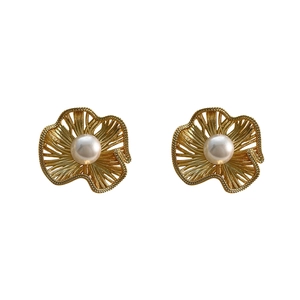 Elegant matte gold flower earrings with pearls featuring a vintage pleated hollow design