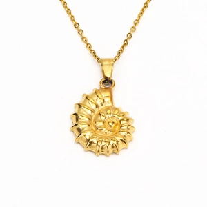 Minimalistische 18K goud titaanstaal schelphanger ketting met een fijne schakelketting