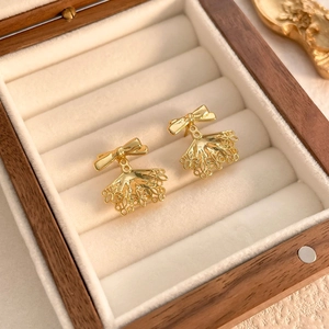 Bow Knot Lace Scalloped Drop Earrings For Women 18K Gold Plated Copper Elegant Vintage Hollow Out Niche Design Jewelry