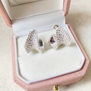 Sparkling S925 silver heart wing earrings with pave zircons in a pink velvet jewelry box