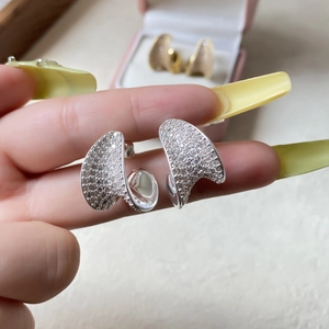 Sparkling S925 silver stud earrings with full pavé diamonds in a unique curved wing design