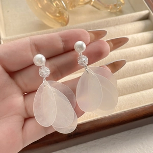 Elegant white shell tassel drop earrings featuring pearls and translucent flower petals