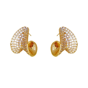 Sparkling S925 silver heart stud earrings with curved gold pavé crystal design