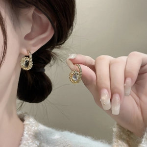 Exquisite 18K gold plated copper earrings with zircon center and radial texture