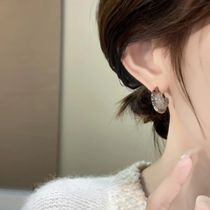 Irregular heart shaped rhinestone geometric earrings with silver metal border
