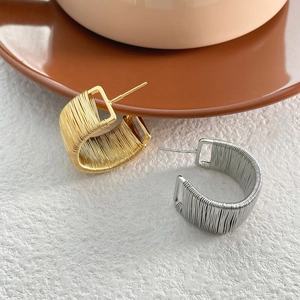 18K Gold Plated Copper Woven Winding Stud Earrings For Women Simple Geometric C-Shape Minimalist Fashion Commute Jewelry