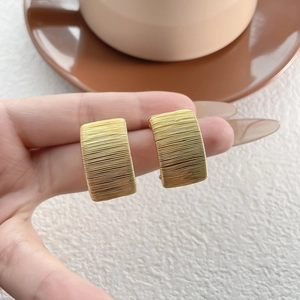 Minimalist gold-plated woven texture earrings with high-end metallic wrapping craft