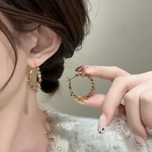 Orecchini a cerchio retrò placcati in oro con cristalli rosa per donne