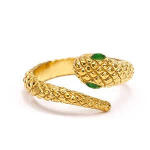 Lujoso anillo de serpiente dorado con textura de escamas y ojos de cristal verde