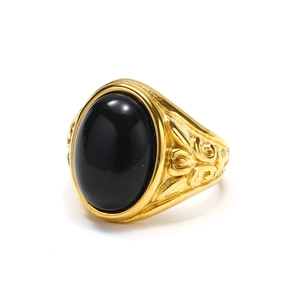 Anello punk retrò in acciaio al titanio dorato con grande gemma nera e intagli