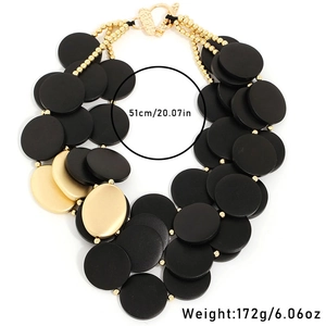 Collier multi-rangs à disques noirs avec détails dorés et fermoir à bascule de 51 cm