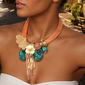 Collana Boho Multistrato In Corda Di Cera Con Ciondolo Farfalla Fiore In Lega Perle In Resina Marmo E Nappina A Catena