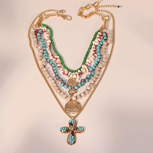 Collier multicouche doré avec perles turquoise, breloque cœur et croix en cristal