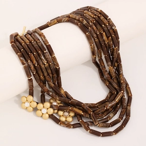 Collier multicouche fait main avec perles marbrées brunes et pendentif fleur de perle