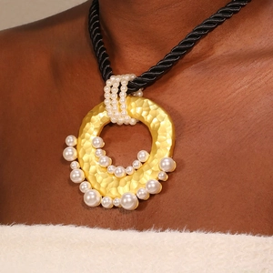 Large Round Pendant Necklace Hammered Gold Alloy Faux Artificial Pearl Inlaid Black Twisted Rope Chain Retro Exaggerated Style Women