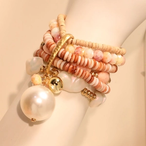 Mehrlagiges Boho-Armband mit Barockperlen-Imitaten und rosa Natursteinen