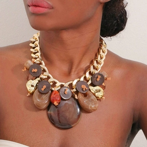 Grosse chaîne dorée avec pendentifs en résine de style bohème pour femmes