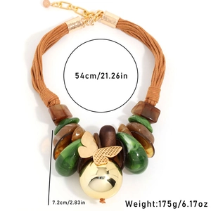 Collier bohème avec pendentif papillon, perles de résine et sphère dorée pour femmes
