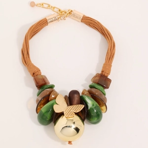 Collier papillon bohème avec perles en résine verte et cordon tressé pour femme