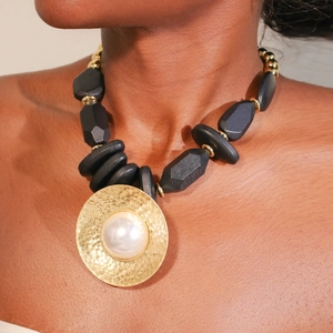 Collier Künstliche Perles Bohème Bois Et Alliage Avec Pendentif Künstliche Perle Ronde Martelée Bijoux Géométriques Vintage Pour Femmes