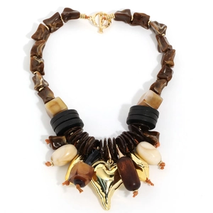 Collier perlé bohème fait main avec pendentif cœur doré massif et fermoir à bascule