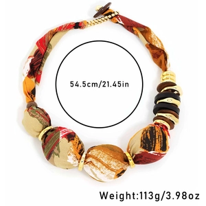 Collier bohème en tissu imprimé avec perles et anneaux dorés, longueur 54,5 cm